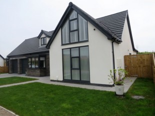 4 Bed Detached House