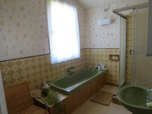 Part Tiled Bathroom